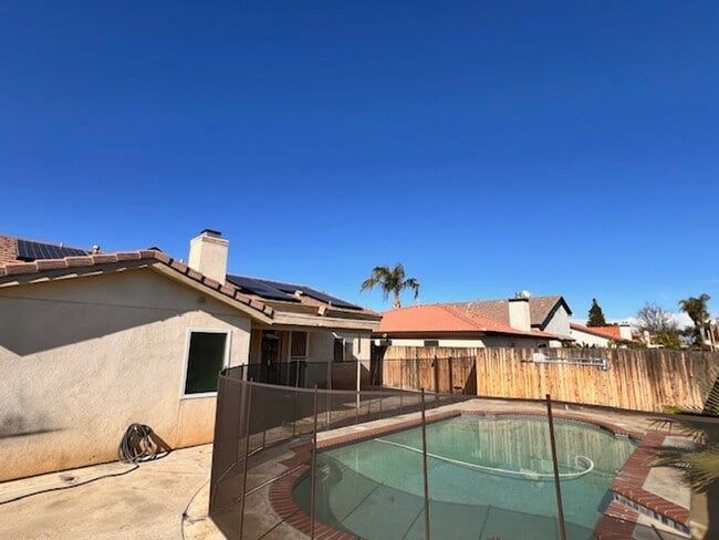 Building Photo - North West Bakersfield Home for Rent with Pool!