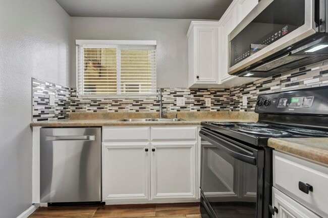 Building Photo - 2536 White Oak Pl