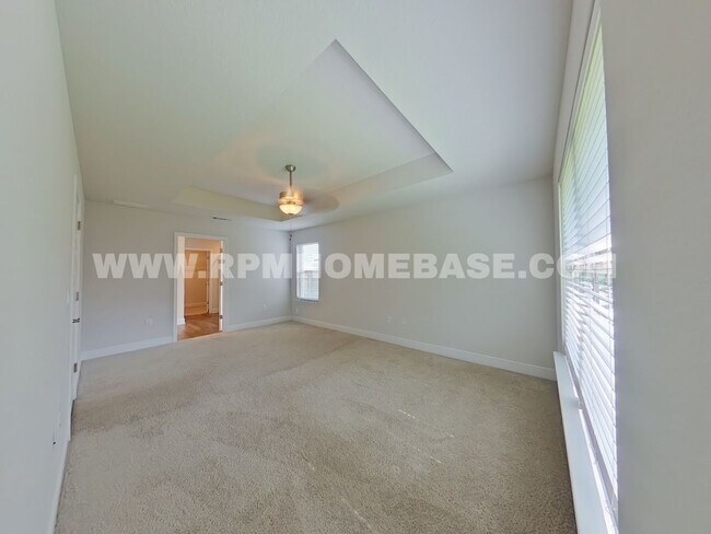 Building Photo - 5820 Crestlake Dr