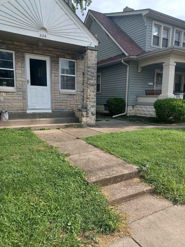 Primary Photo - 226 E Maple St