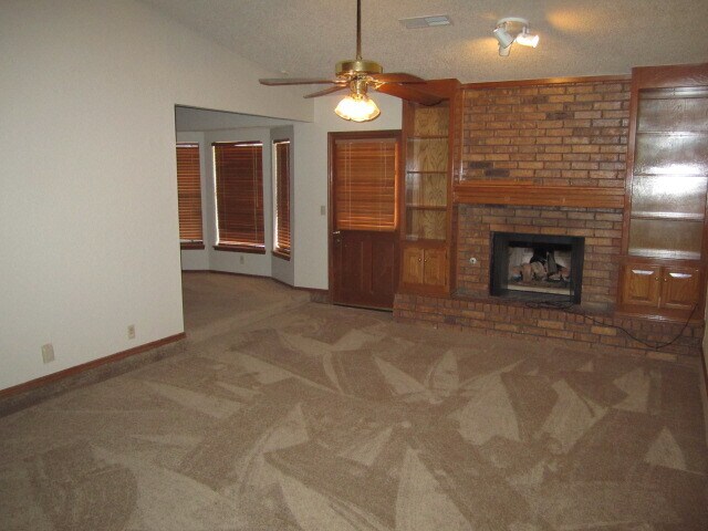 Building Photo - 600 Fire Light Dr