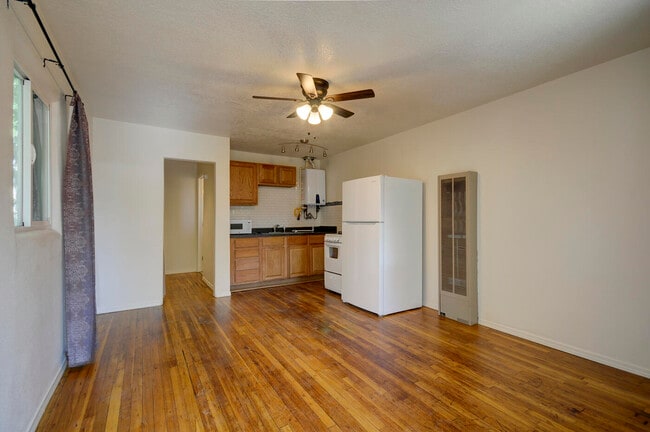 Building Photo - 306 Stanford Dr SE