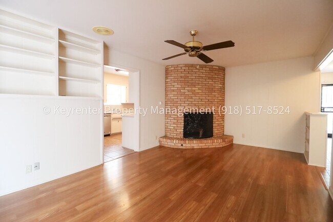 Building Photo - LARGE | 3 Bed | 2 Bath | Midtown Tulsa