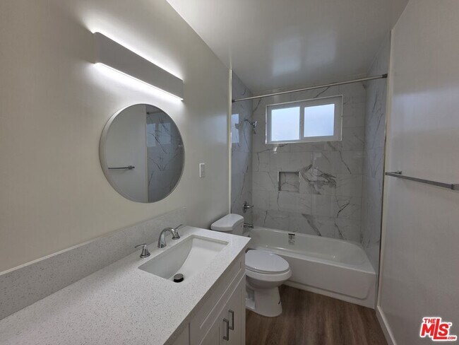 Building Photo - 827 9th St