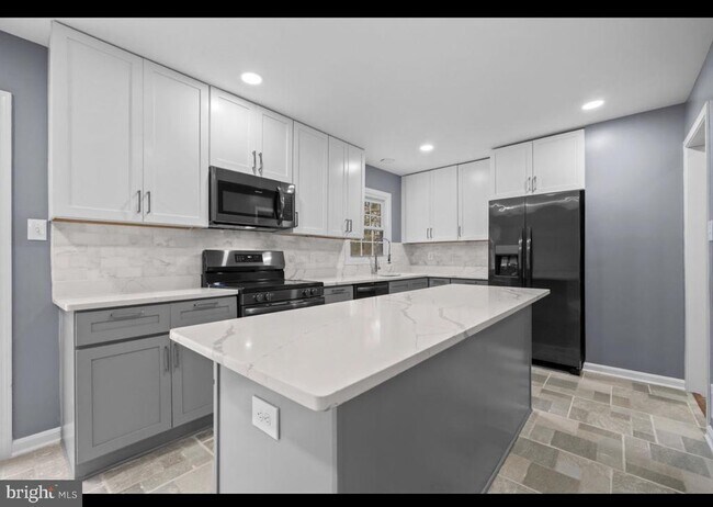 Building Photo - 4604 Kentwood Ln