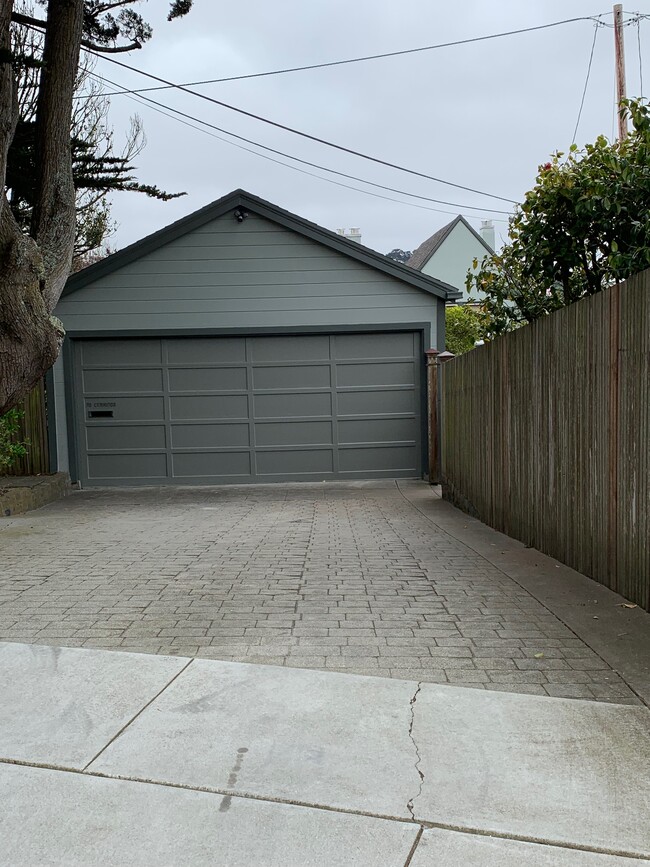 Building Photo - 76 Cerritos Ave