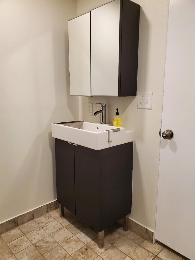 Building Photo - 1520 W Encanto Blvd