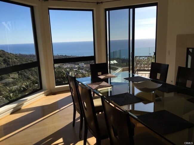 Building Photo - 1326 Skyline Dr