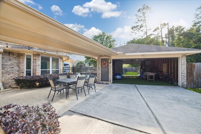 Building Photo - 16131 Castlegrove Ct