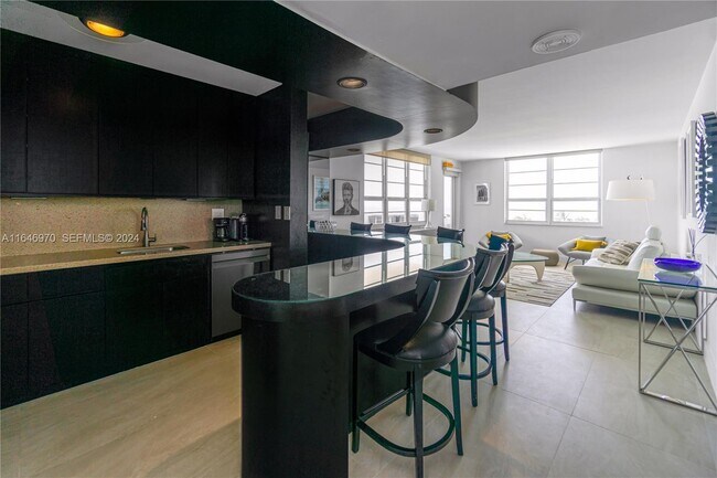 Building Photo - 100 Lincoln Rd