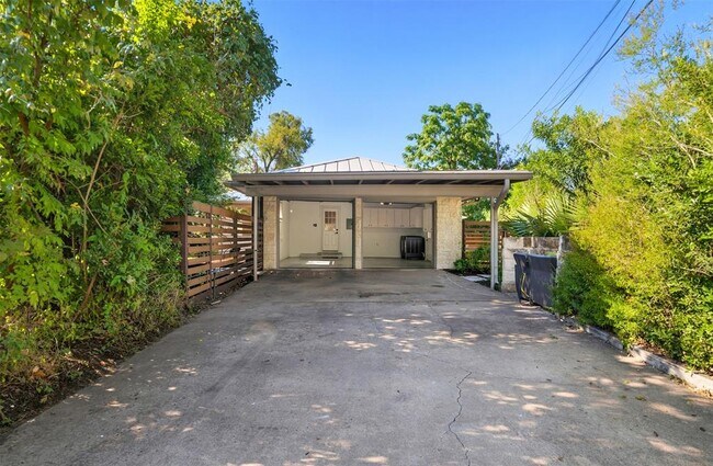 Building Photo - 712 Brownlee Cir