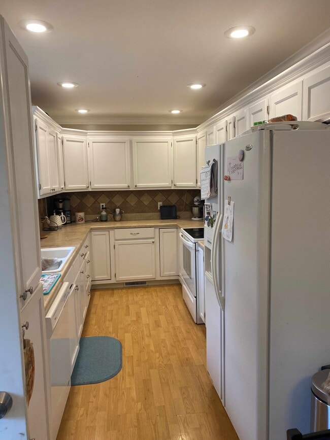 Building Photo - 304 S Lincoln Ave