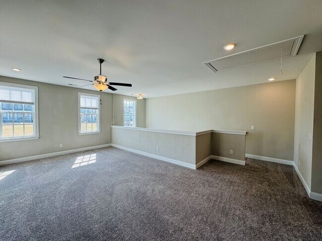 Building Photo - Pre-leasing for an April Move in-TOWN MADISON