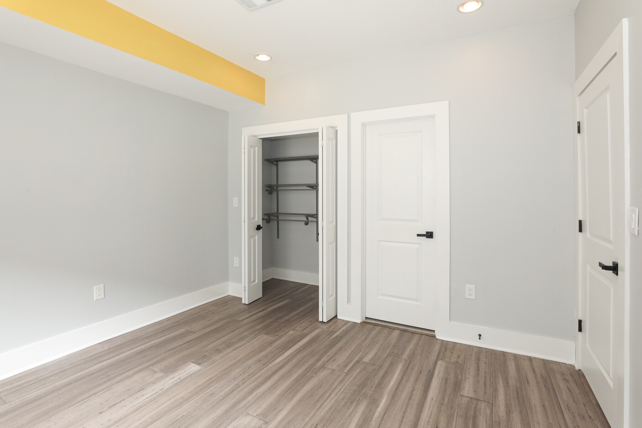 Building Photo - 1225 Raum St NE