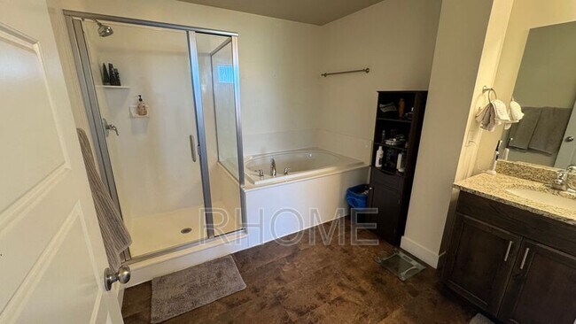 Building Photo - 8044 N Clydesdale Dr