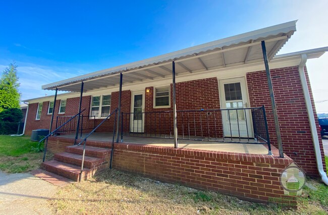 Building Photo - 1409 W Parker Rd