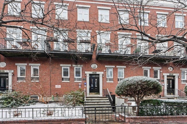 Building Photo - 226 Monroe St