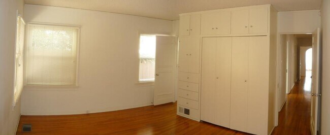 Building Photo - 8549 Clifton Wy