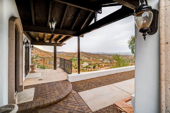 Building Photo - 301 E Jomax Rd