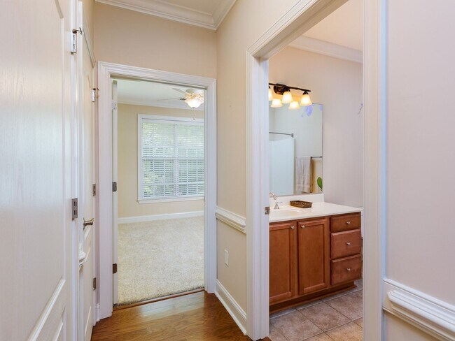 Building Photo - Beautiful 3 Bed 2 Bath Condo with Communit...