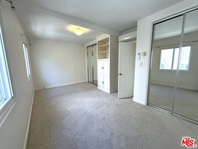 Building Photo - 8025 Redlands St
