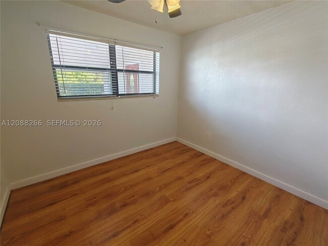 Building Photo - 801 N 70th Way