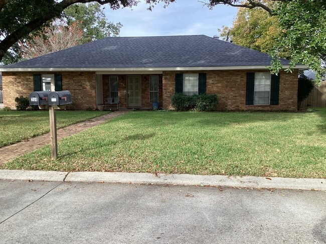 Primary Photo - 4-bedroom, 2-bathroom home!