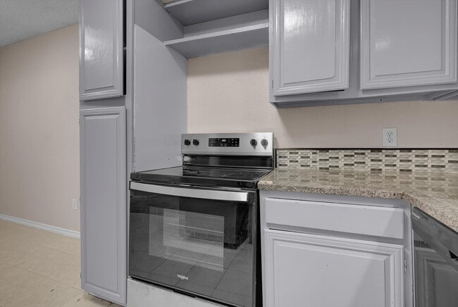 Building Photo - 5867 Village Forest Ct