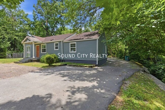 Building Photo - 113 Neese Dr