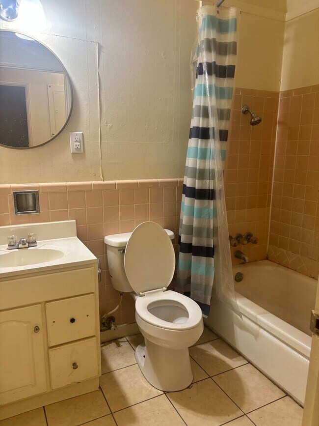 Building Photo - 1745 Woody Dr
