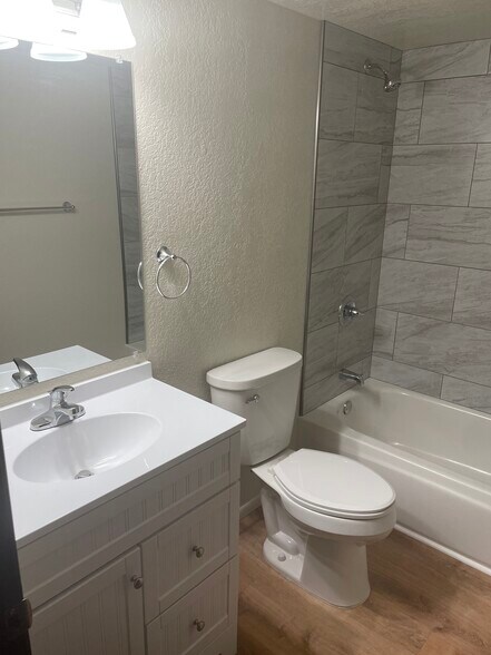 Building Photo - 2495 S Mountain View Dr