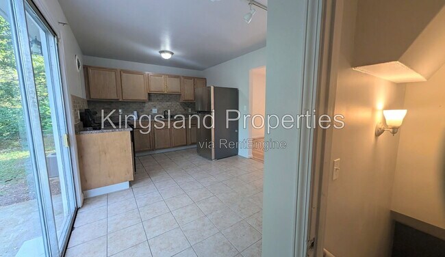 Building Photo - 272 Elmdale Dr