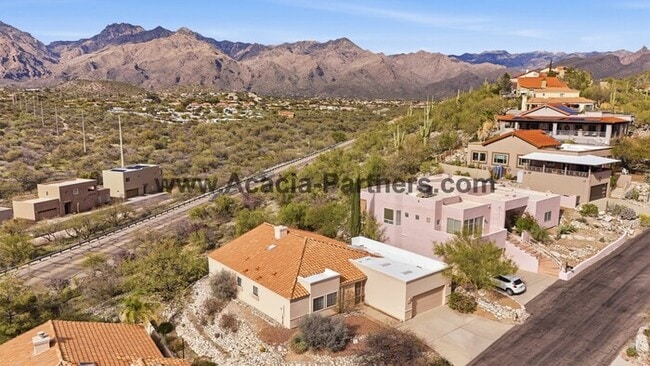 Building Photo - Three Bedroom/Two Bath Home