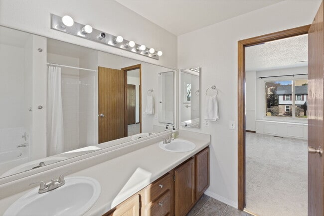 Building Photo - Spacious 6-Bedroom / 3.5-Bath Home — Great Location + Solar Savings!