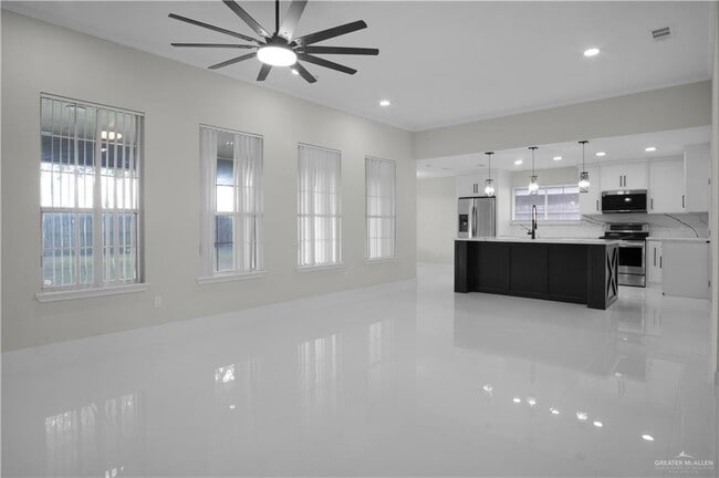 Building Photo - 21 Mynah Ave
