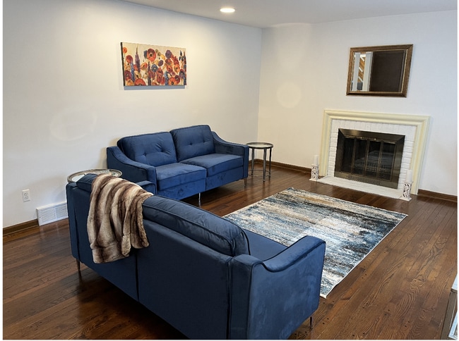 family room - 5835 Pinecroft Dr