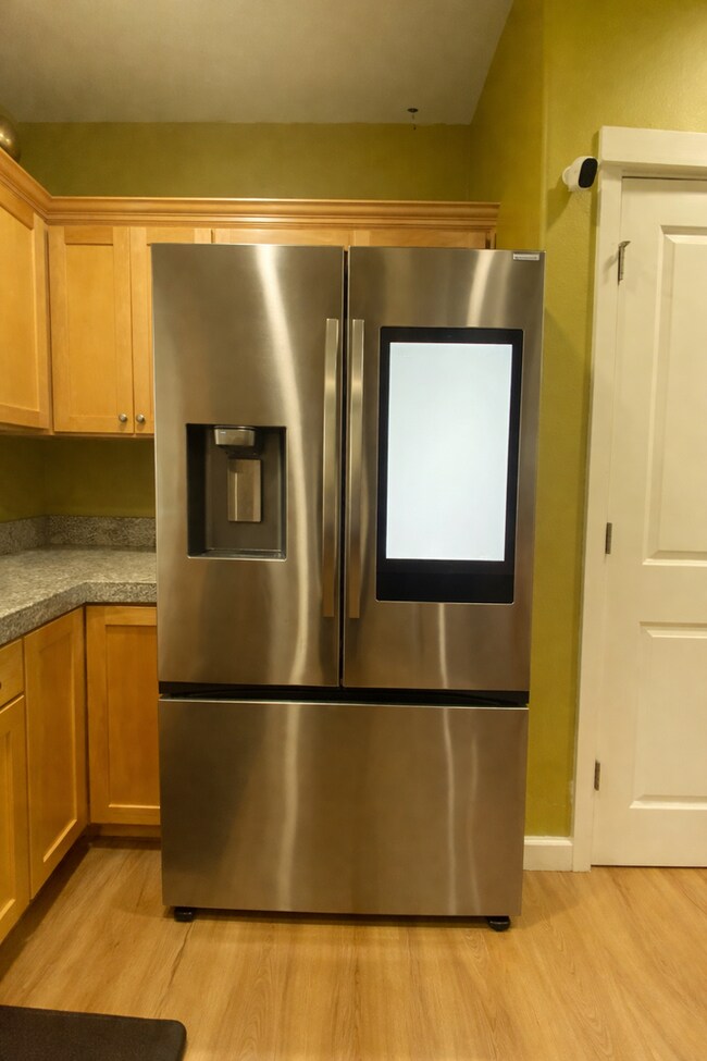 Building Photo - Expansive Orenco Home with 5 Bedrooms, Bonus Room & 3 Full Baths