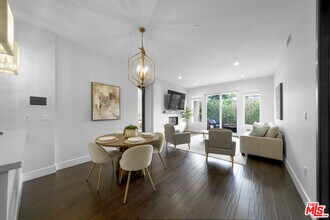 Building Photo - 1318 S Roxbury Dr
