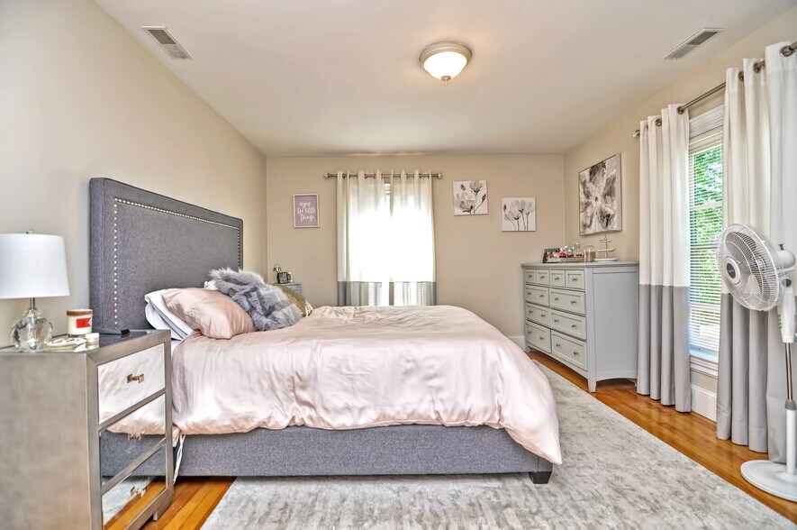 Building Photo - 40 Avon St