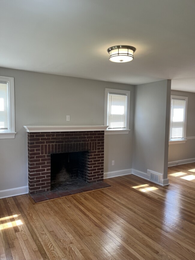 Building Photo - 1802 Maple St