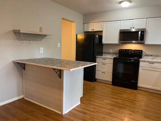 Building Photo - 2312 Merl Cir