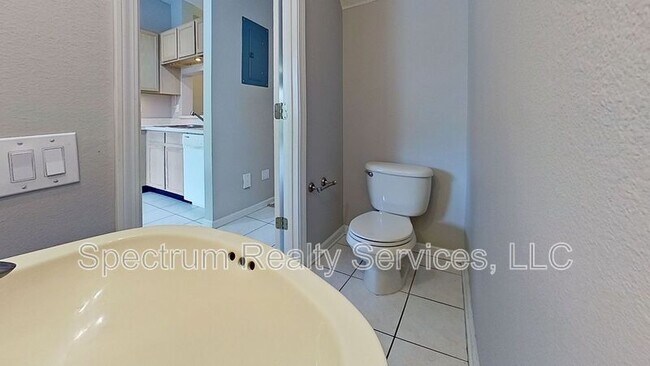 Building Photo - 12311 Kensington Lakes Dr