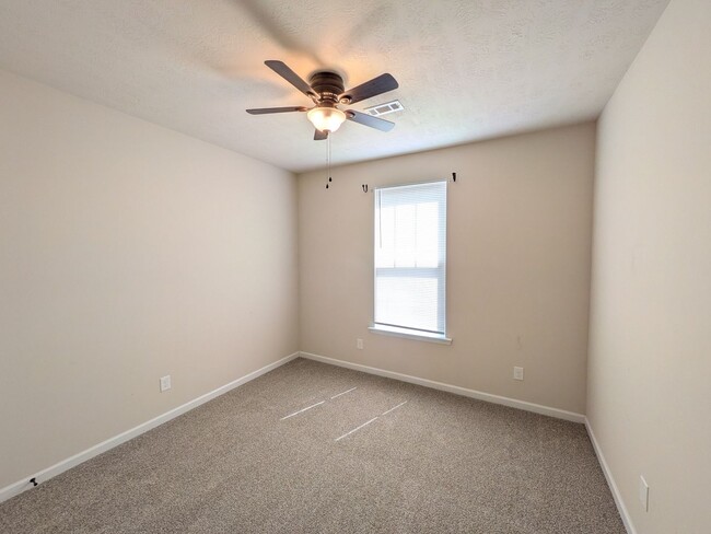Building Photo - 859 Westlawn Dr