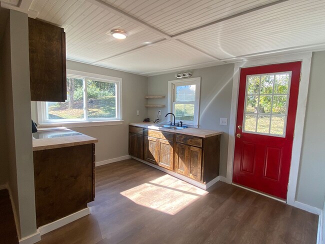 Building Photo - 2 Bedroom 1 Bath Home in Greeneville, TN