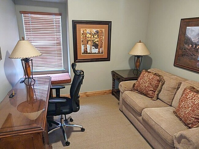 Building Photo - Beautiful Fully Furnished Jordanelle Townhome