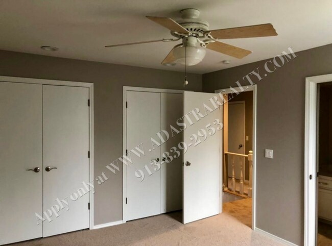 Building Photo - Beautiful 3 Bedroom Duplex in Olathe-Avail...