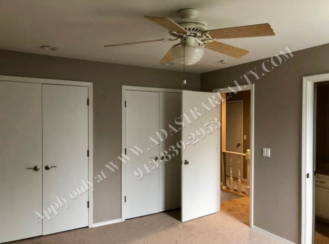 Building Photo - Beautiful 3 Bedroom Duplex in Olathe-Available NOW!!