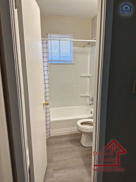 Building Photo - 1810 Portland St