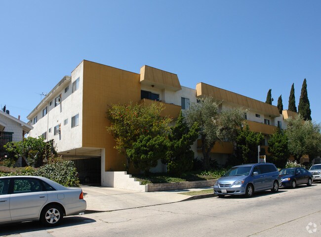 Building Photo - 435 N Serrano Ave