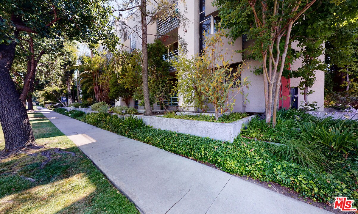 Building Photo - 5151 Balboa Blvd